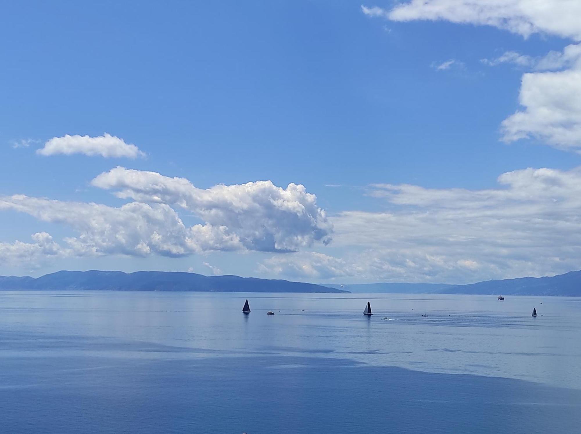 Yuriel - Sea View *